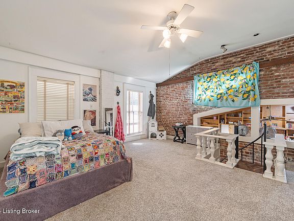 21st image of 1409 E Washington St