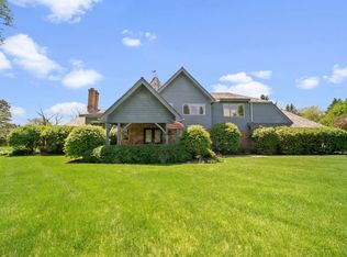 22 Old Barn Rd, Hawthorn Woods, IL 60047