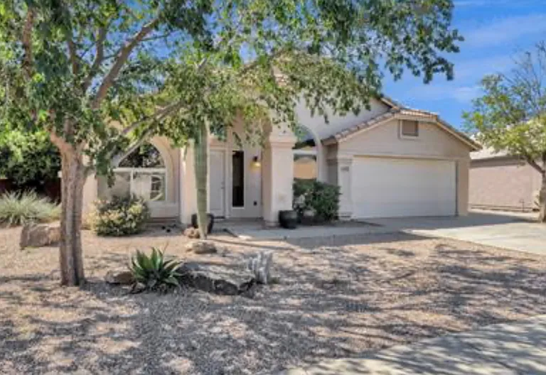 647 W Fremont Dr — Photo 1