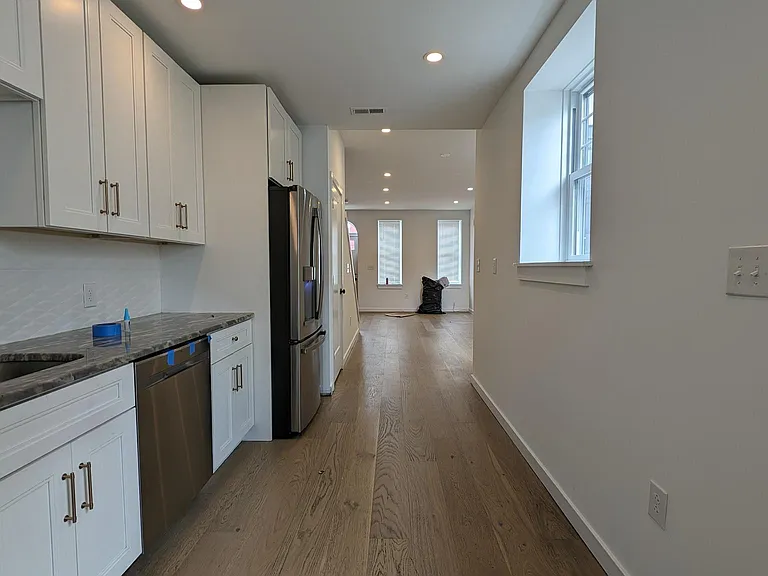 2232 N Mascher St — Photo 2