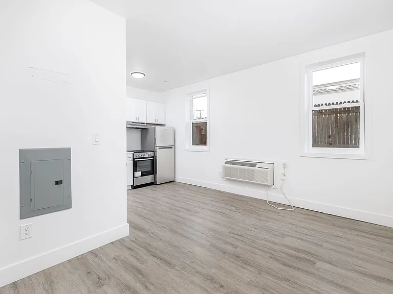 1252 Main St #1S — Photo 8