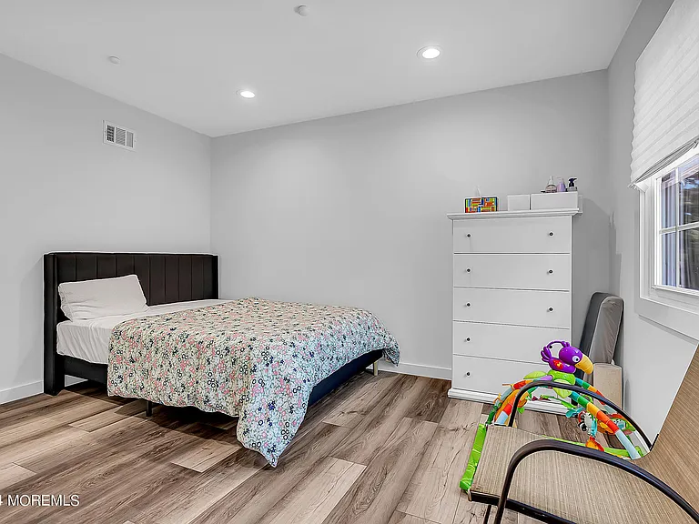295 Jerome Ave — Photo 21