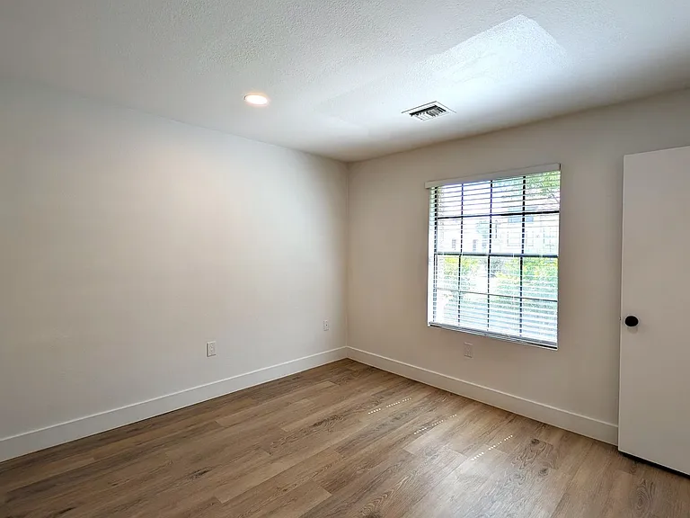 602 N May St #67 — Photo 21