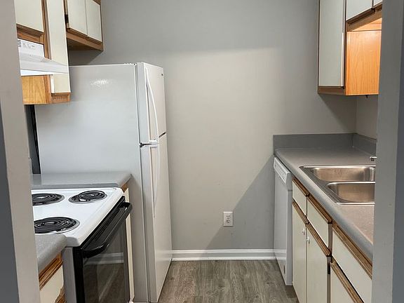 4th image of 929 Center St #B