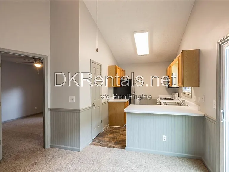 207 Daventry Way — Photo 5