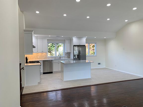 5th image of 157 Sunset Ave #1