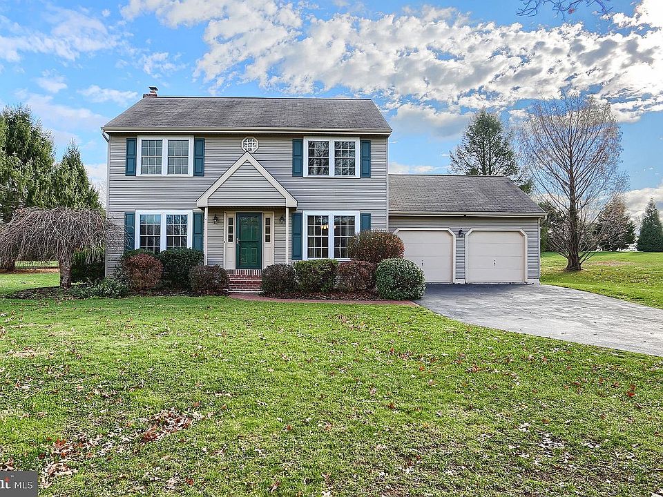 1st image of 215 Creeks Bend Dr