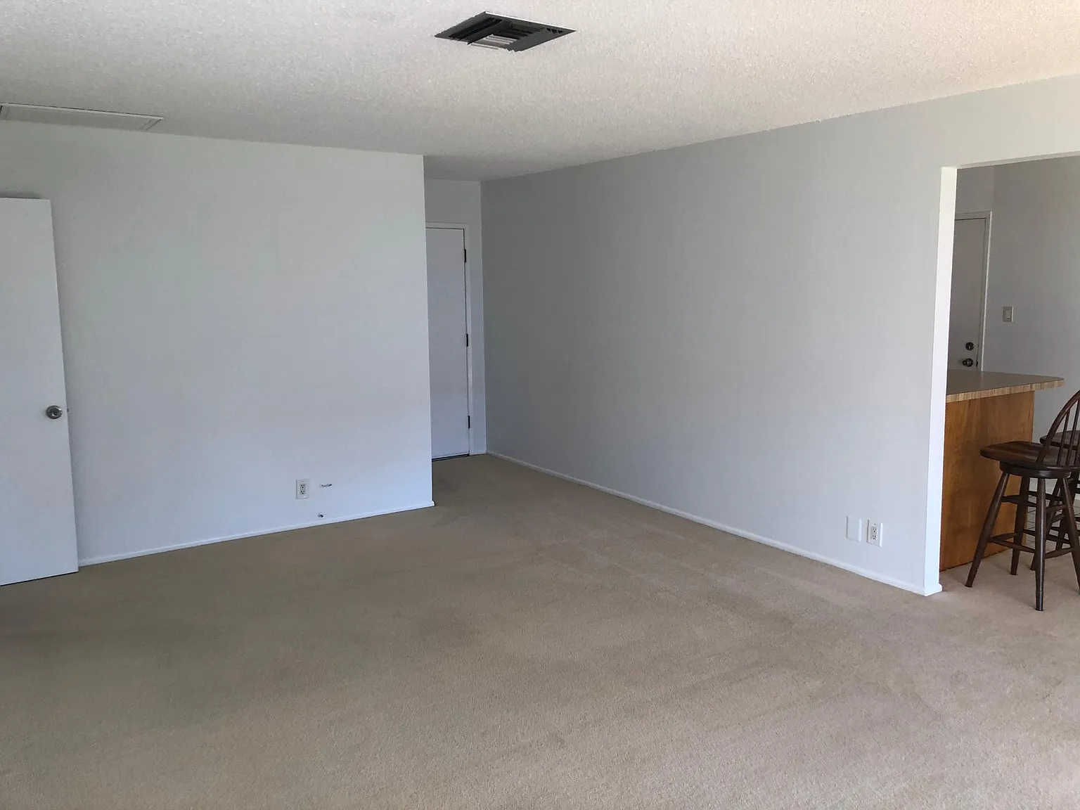 2206 Crestline Dr — Photo 2