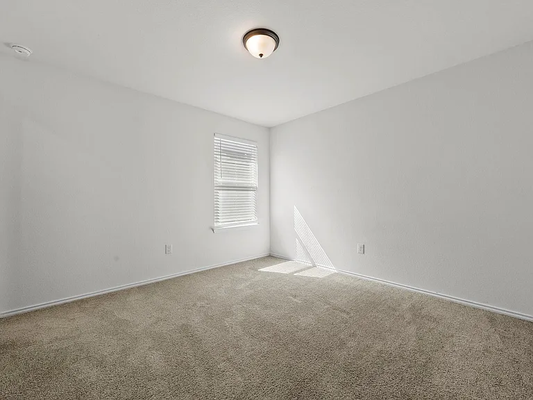 544 Ayinger Ln — Photo 31