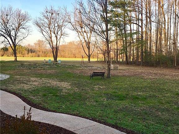 3rd image of 2013 Mill Landing Rd
