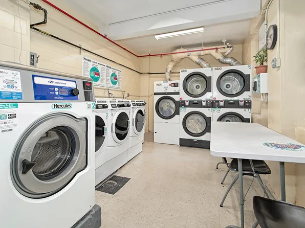 609 Kappock Street image 23 of 26