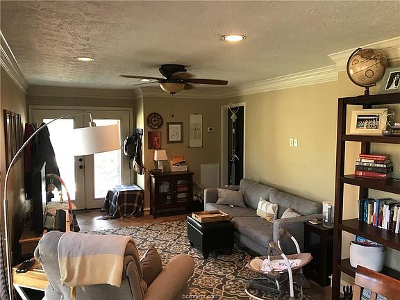5th image of 4014 Woodcrest Dr