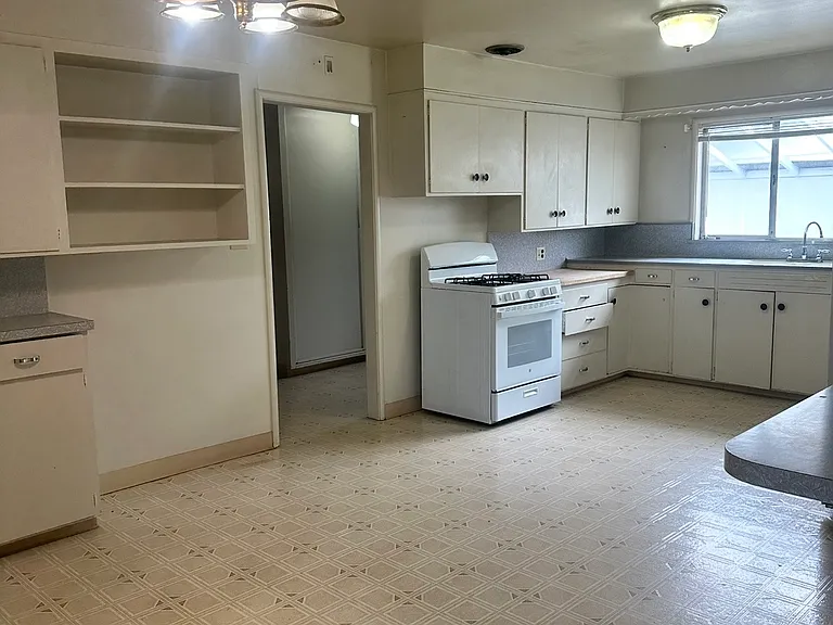 9719 E Harney Ln — Photo 2