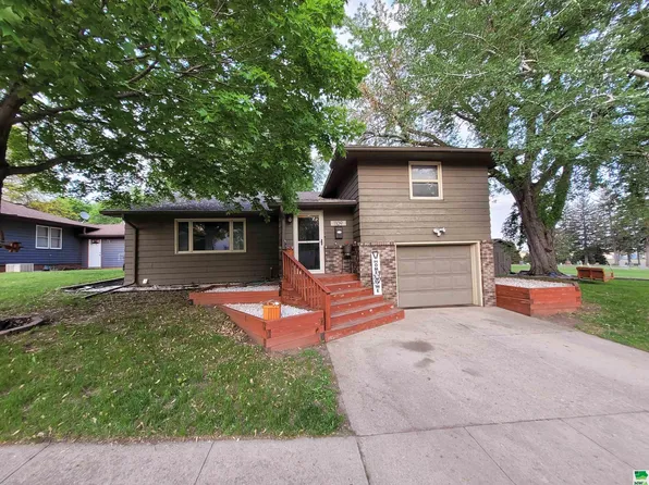 1109 Washington Ave, Sheldon, IA 51201