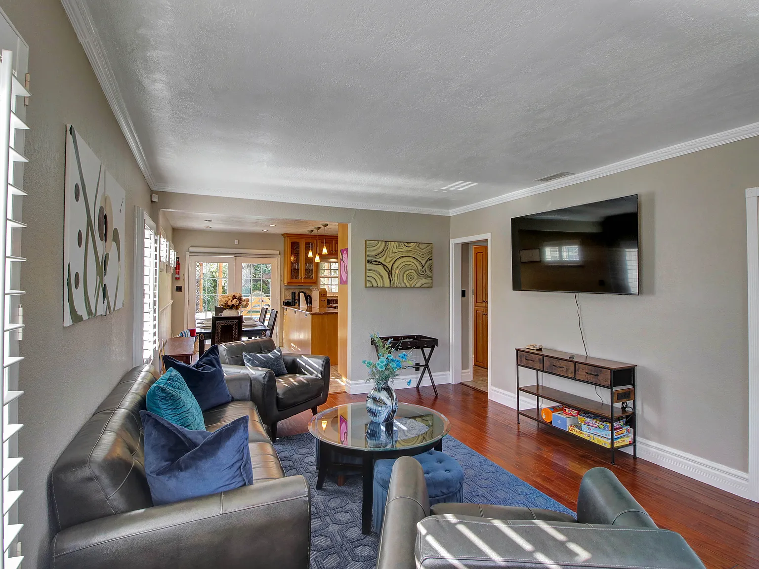 3 bed, 1177 sqft, $7,200 — Photo 2