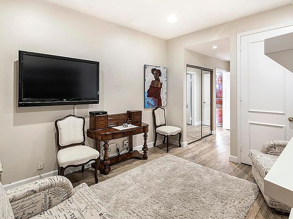 4th image of 1650 Veteran Ave APT 303