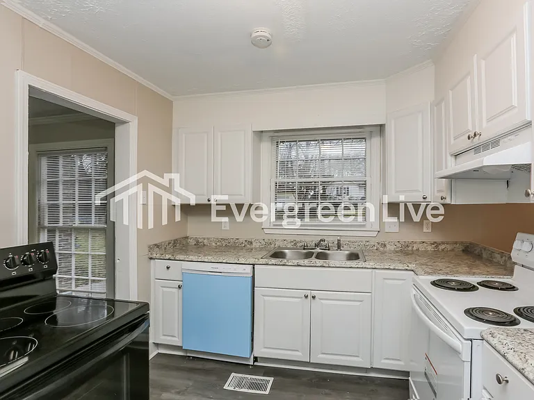 220 Melbourne Rd — Photo 9