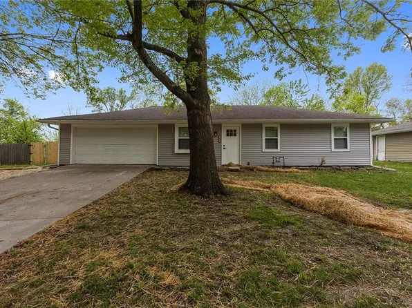 206 20th Ave N, Greenwood, MO 64034