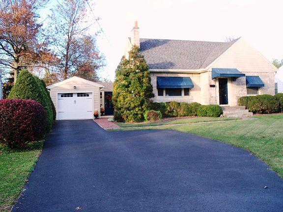 2nd image of 841 Boyd Ave