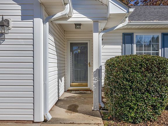5th image of 212 Stonington Way
