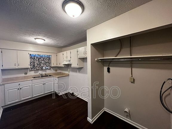 4th image of 50 N Eureka Ave