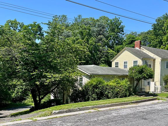 2nd image of 150A Sherwood Ave Front 150A