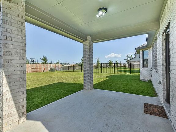 5th image of 15514 Baronial Castle Dr