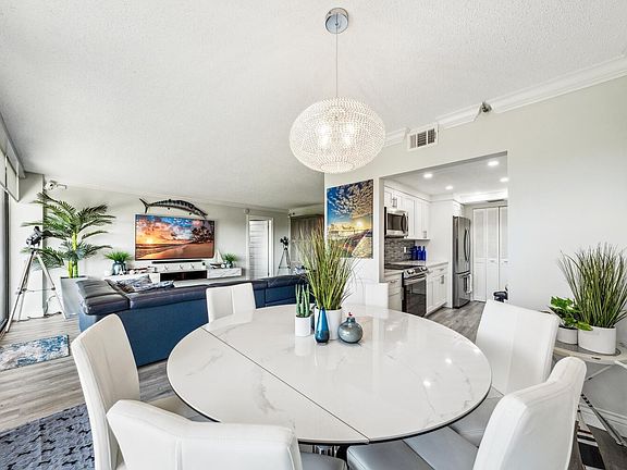 4th image of 859 Jeffery Street #6090