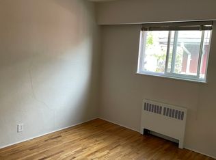 1926 Balsam St #302, Vancouver, BC V6K3M5
