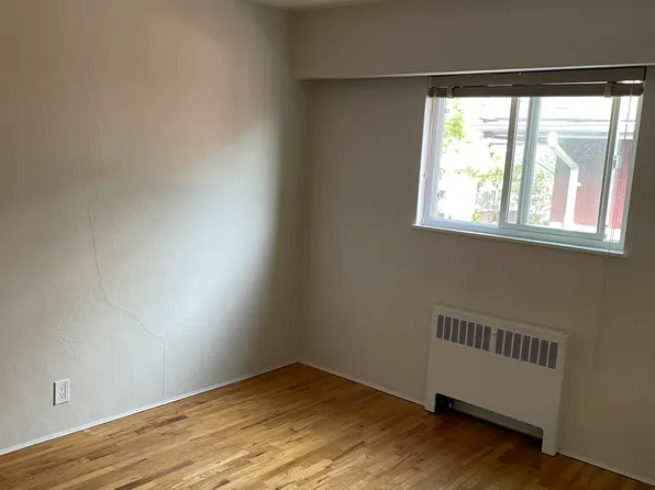 1926 Balsam St #302, Vancouver, BC V6K 3M5