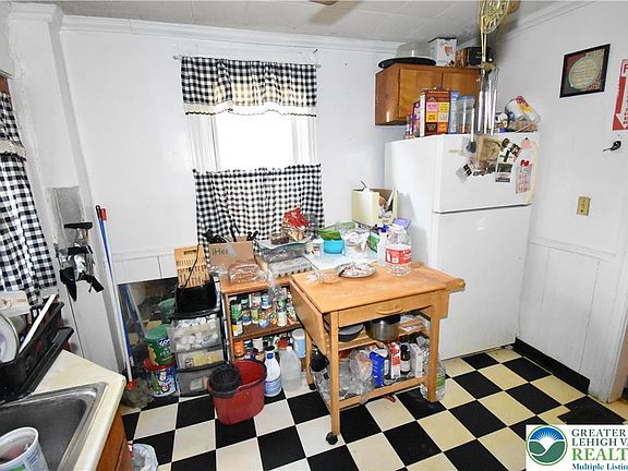 5th image of 22 S Raspberry St