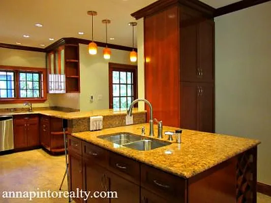 Sold by Anna Pinto Realty | media 1