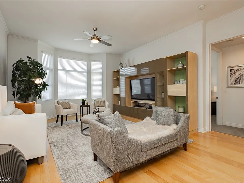 2220 Village Walk Dr #3220