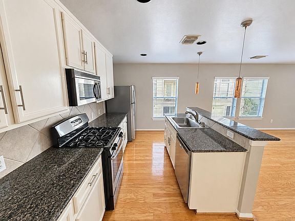 5th image of 1271 W 17th St