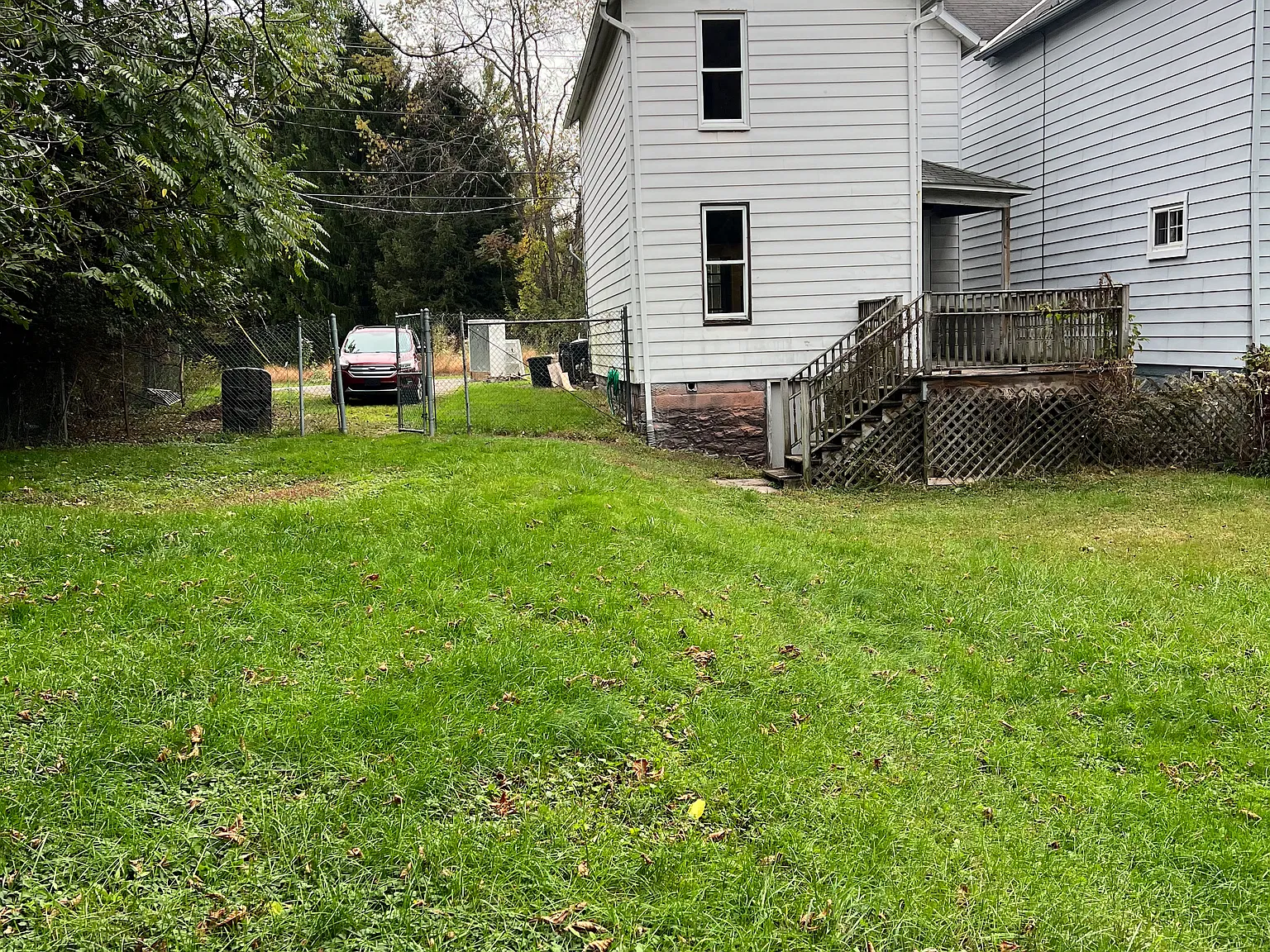 3 bed, $1,200 — Photo 2