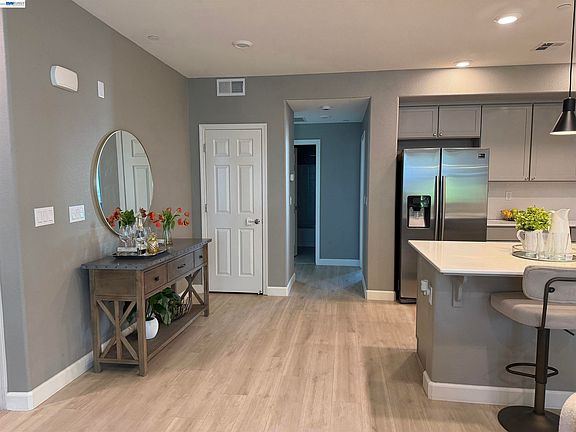 5th image of 558 Clover Cir