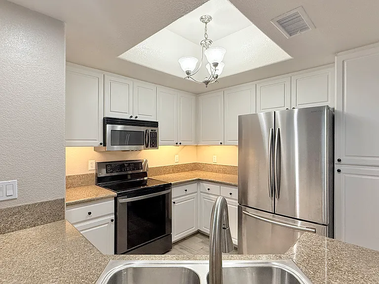 9263 Regents Rd #B105 — Photo 21