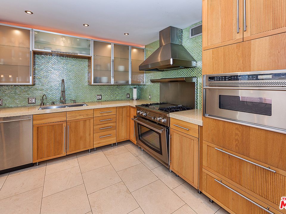1st image of 1037 N Vista St APT 301