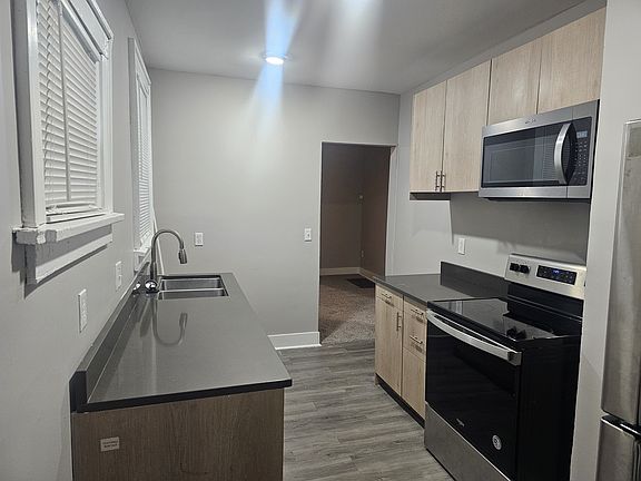 3rd image of 827 Lilley Ave