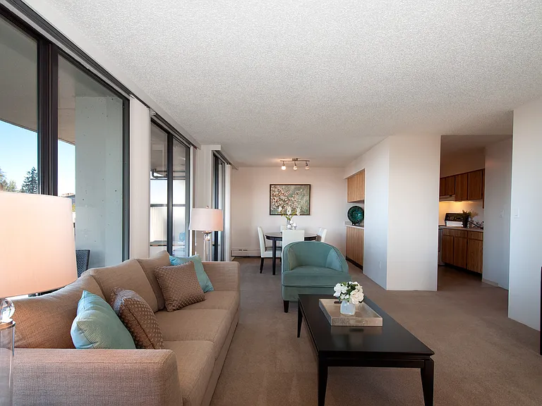 5051 Lougheed Hwy — Photo 8