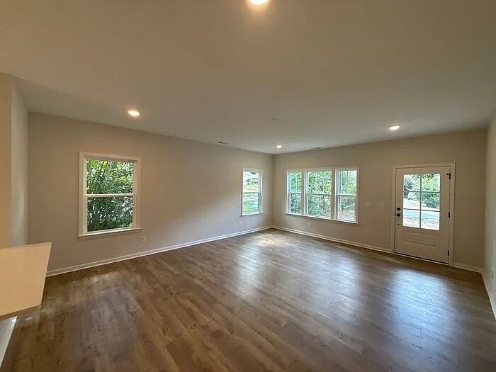 4 bed, 3.0 bath, 2150 sqft, $2,695 — Photo 2