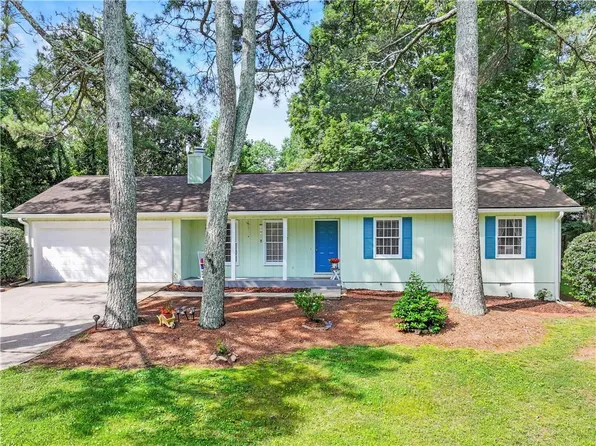 5415 Hickory Pl, Oakwood, GA 30566