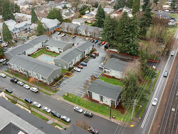 2nd image of 15994 E Burnside St #90