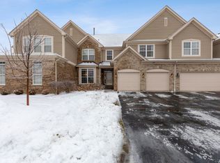 711 Fieldstone Ct, Inverness, IL 60010