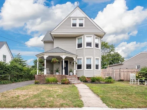 199 Raymond Street, Islip, NY 11751