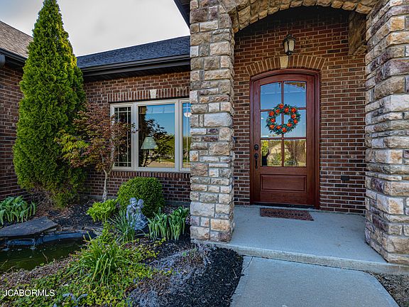 2nd image of 2612 Stratford Chase Cir