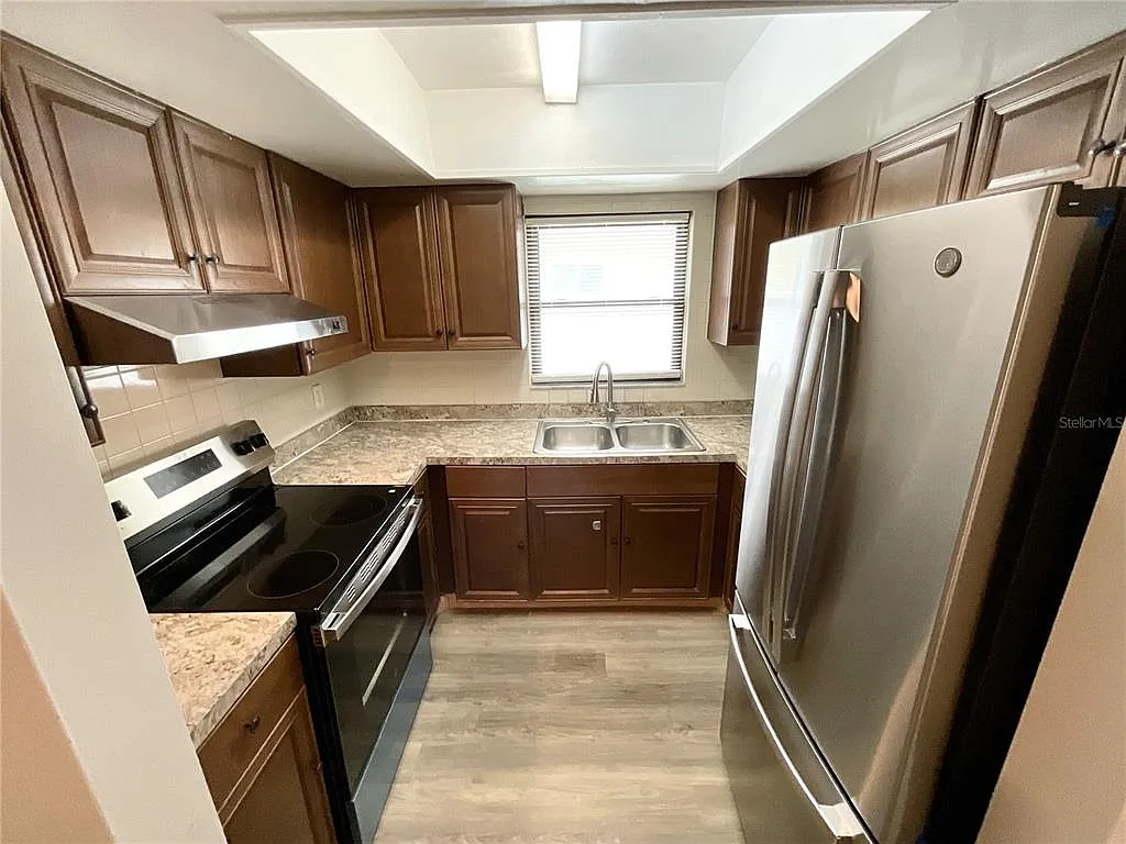 3 bed, 1.5 bath, 1366 sqft, $2,700 — Photo 2