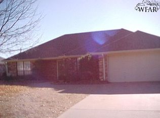 829 Arapaho Dr, Burkburnett, TX 76354