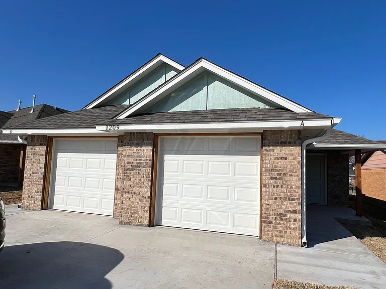 1209 SW Oklahoma Ave — Photo 1