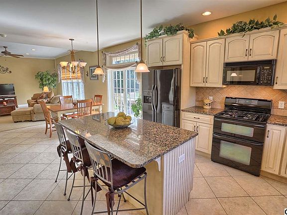 5th image of 100 Pin Oak Dr